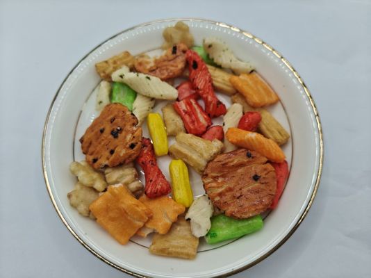 طعم های اصلی سفارشی مخلوط کریکر برنج بسته بندی انواع بسته بندی عمده با مواد تشکیل دهنده روغن