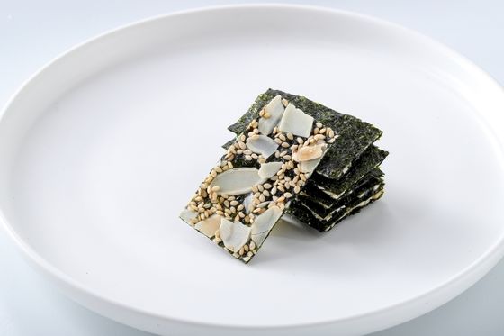 چیپس های آب رس پر شده 4 ترکیب طعم غذاهای لذیذ و گیاهی بدون گلوتن مواد مغذی اقیانوس