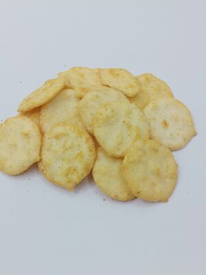 کریکرهای برنج با کیفیت بالا با بافت روشن و کریپسی به صورت جداگانه بسته بندی شده برای تازه بودن