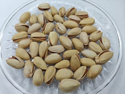 از غذاهاش لذت ببر نمک سرخ شده پسته در پوسته