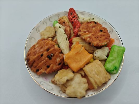 طعم های اصلی سفارشی مخلوط کریکر برنج بسته بندی انواع بسته بندی عمده با مواد تشکیل دهنده روغن