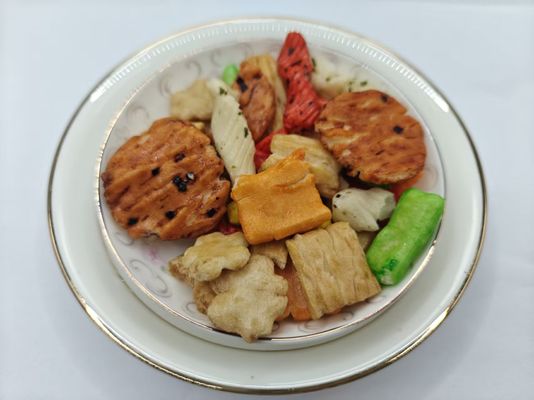 طعم های اصلی سفارشی مخلوط کریکر برنج بسته بندی انواع بسته بندی عمده با مواد تشکیل دهنده روغن