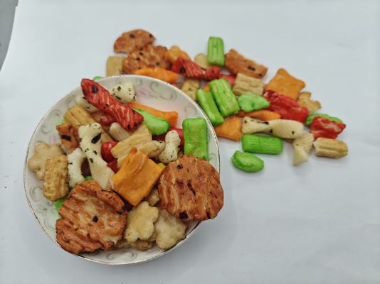 طعم های اصلی سفارشی مخلوط کریکر برنج بسته بندی انواع بسته بندی عمده با مواد تشکیل دهنده روغن