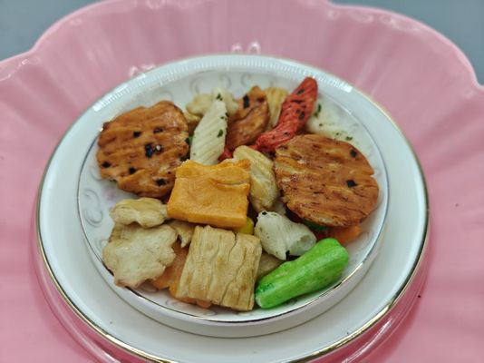 طعم های اصلی سفارشی مخلوط کریکر برنج بسته بندی انواع بسته بندی عمده با مواد تشکیل دهنده روغن