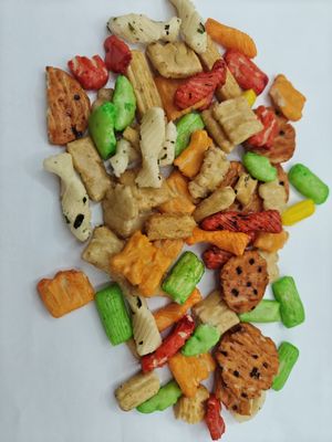 طعم های اصلی سفارشی مخلوط کریکر برنج بسته بندی انواع بسته بندی عمده با مواد تشکیل دهنده روغن