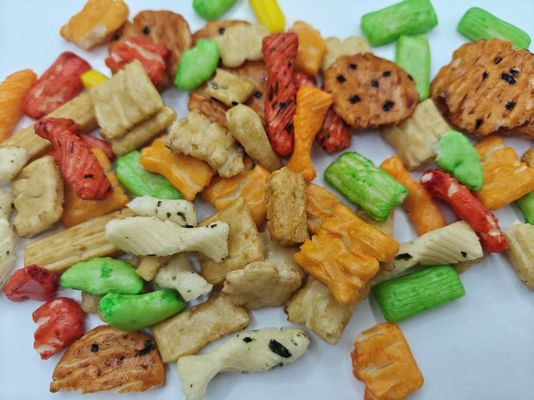 طعم های اصلی سفارشی مخلوط کریکر برنج بسته بندی انواع بسته بندی عمده با مواد تشکیل دهنده روغن