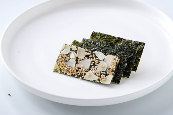 چیپس های آب رس پر شده 4 ترکیب طعم غذاهای لذیذ و گیاهی بدون گلوتن مواد مغذی اقیانوس