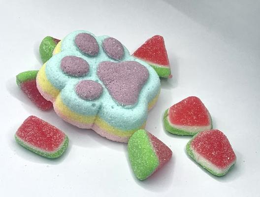 پنجه‌های شیرین و خنده‌های خربزه ریز - ترکیبی از ردپای گربه دوست‌داشتنی و آب‌نبات جویدنی مینی هندوانه