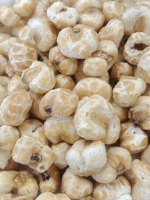 اسنک‌های پف‌کرده ذرت بو داده شده، ترد، خوشمزه، طبیعی و بدون روغن