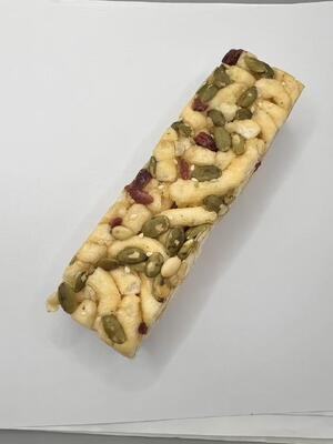 اسنک غلات ساچیمای کم چرب و مغذی، بدون ساکارز، با تخم کدو، کشمش و کرنبری خشک برای مصرف‌کنندگان آگاه به سلامت