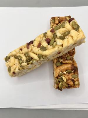 اسنک غلات ساچیمای کم چرب و مغذی، بدون ساکارز، با تخم کدو، کشمش و کرنبری خشک برای مصرف‌کنندگان آگاه به سلامت