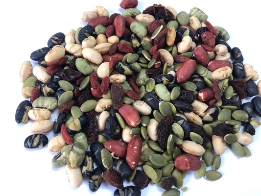 وگان کامل طبیعی مخلوط لوبیا بوداده و آجیل میوه خشک سالم